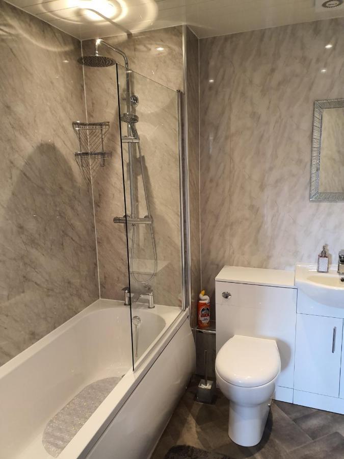 The Bell Apartment. Modern, Stylistic & Luxurious Falkirk Eksteriør bilde